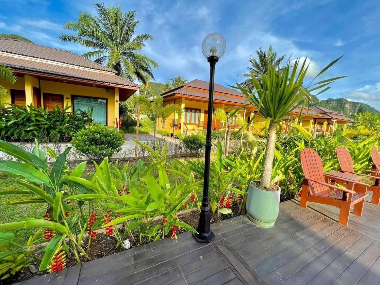 Capital O 75518 Baan Rose Resort Ao Luk Exterior foto